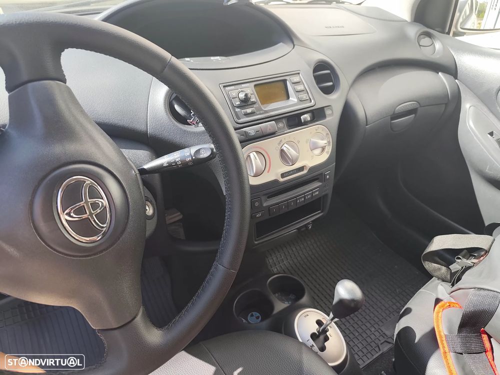 Toyota Yaris 1.0 Sol MMT AC - 19