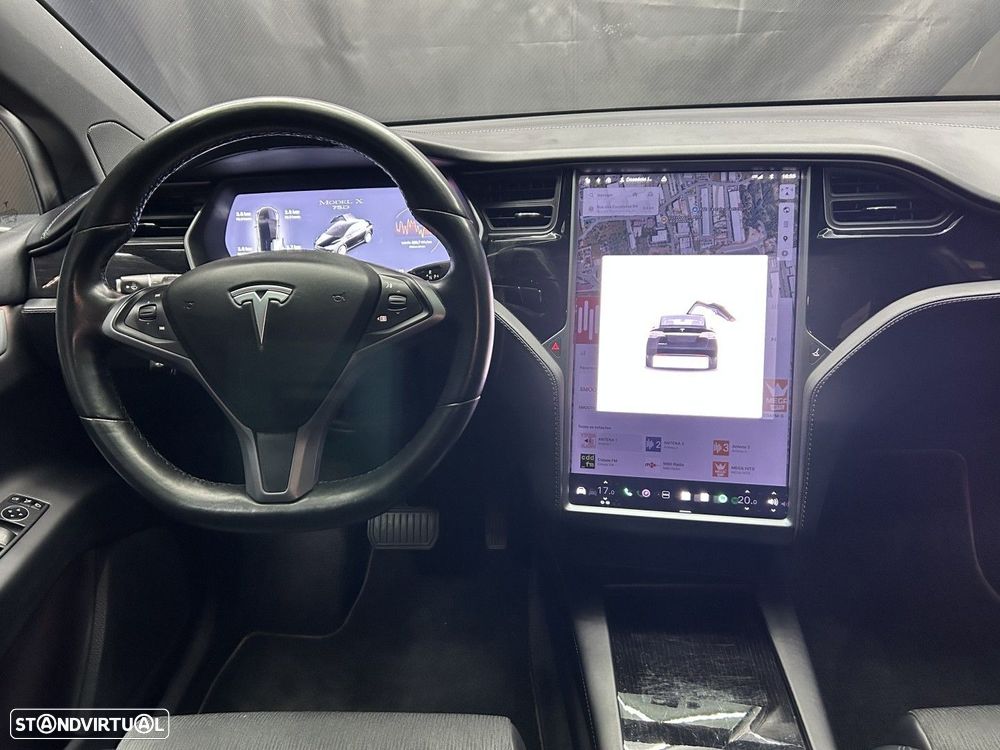 Tesla Model X - 15