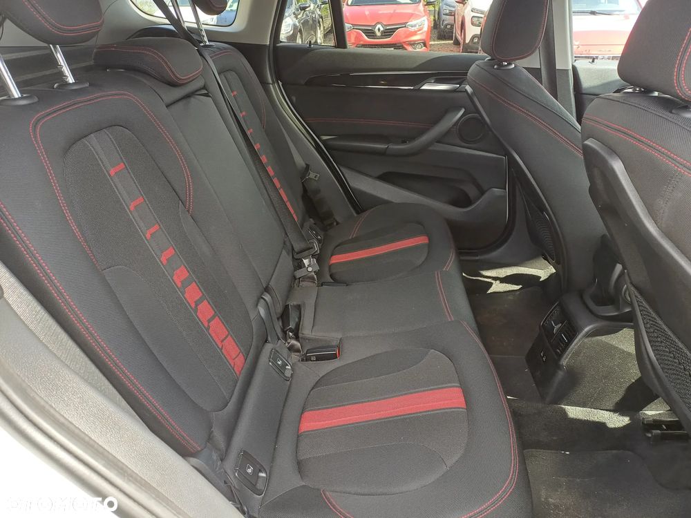 BMW X1 sDrive16d Sport Line - 11