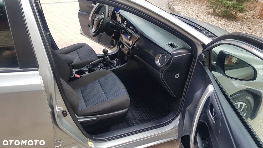 Toyota Auris - 18