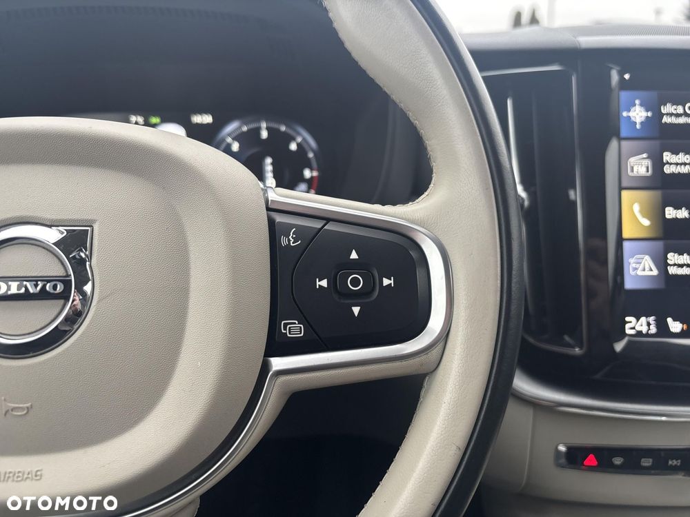 Volvo XC 60 D4 AWD Momentum - 27