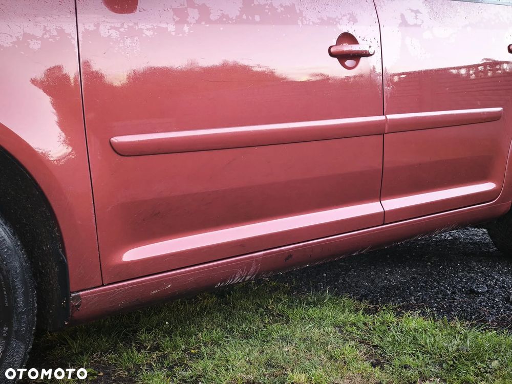 Volkswagen Touran 2004 photo 4