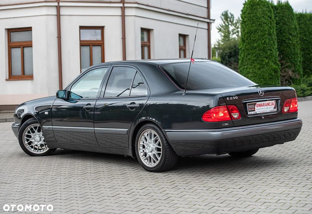 Mercedes-Benz Klasa E - 9