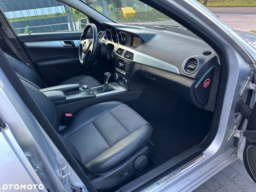Mercedes-Benz Klasa C 220 CDI BlueEff Edition Avantgarde - 9