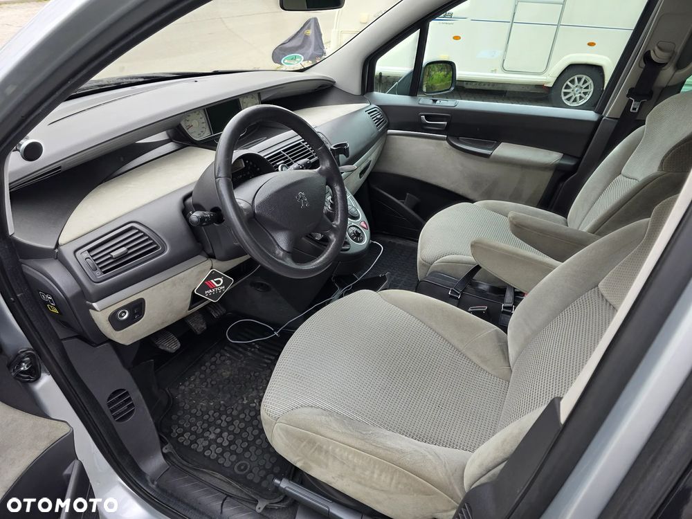 Peugeot 807 HDi 135 Premium - 15