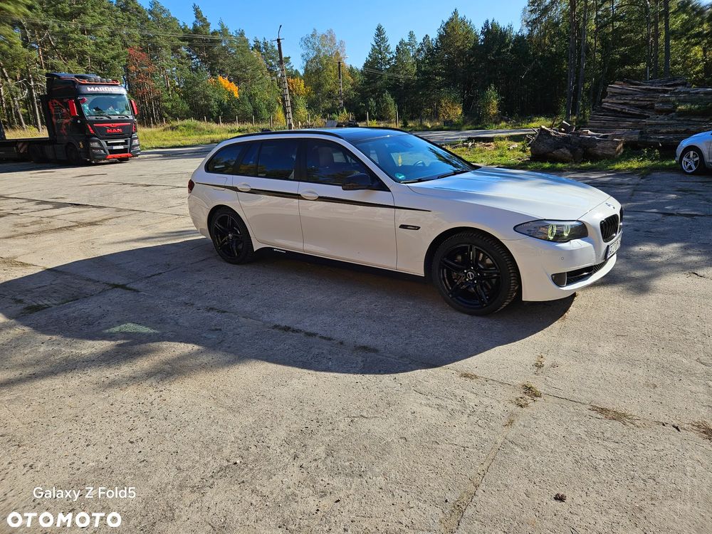 BMW Seria 5 525d xDrive - 11