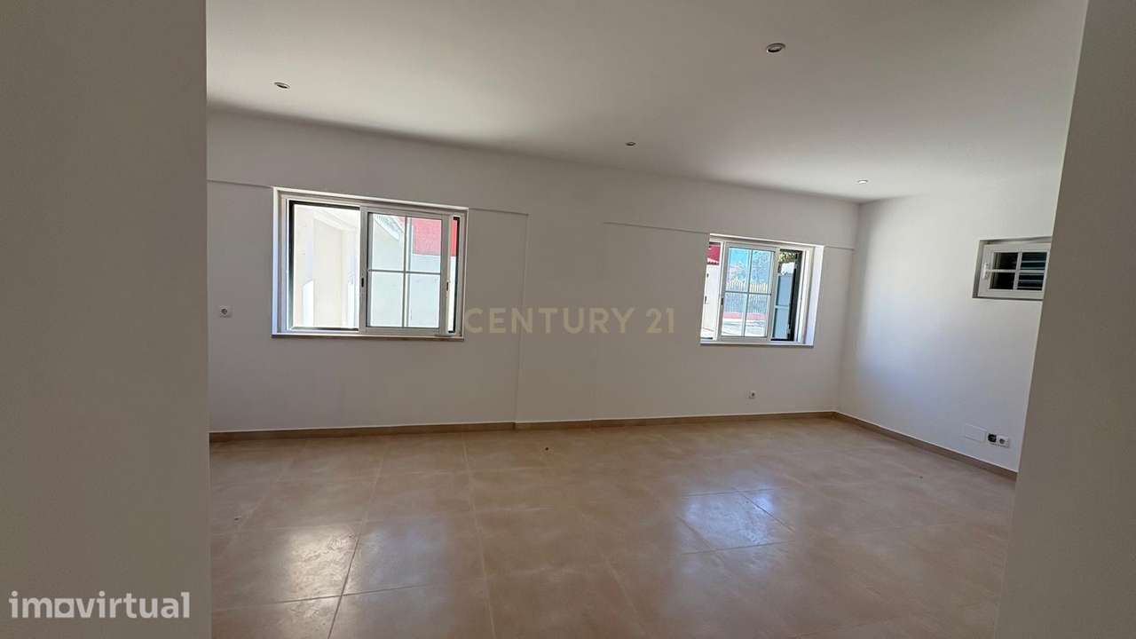 Moradia T4 com amplo lote de 1.262 m² e grande potencial - Grande imagem: 2/47