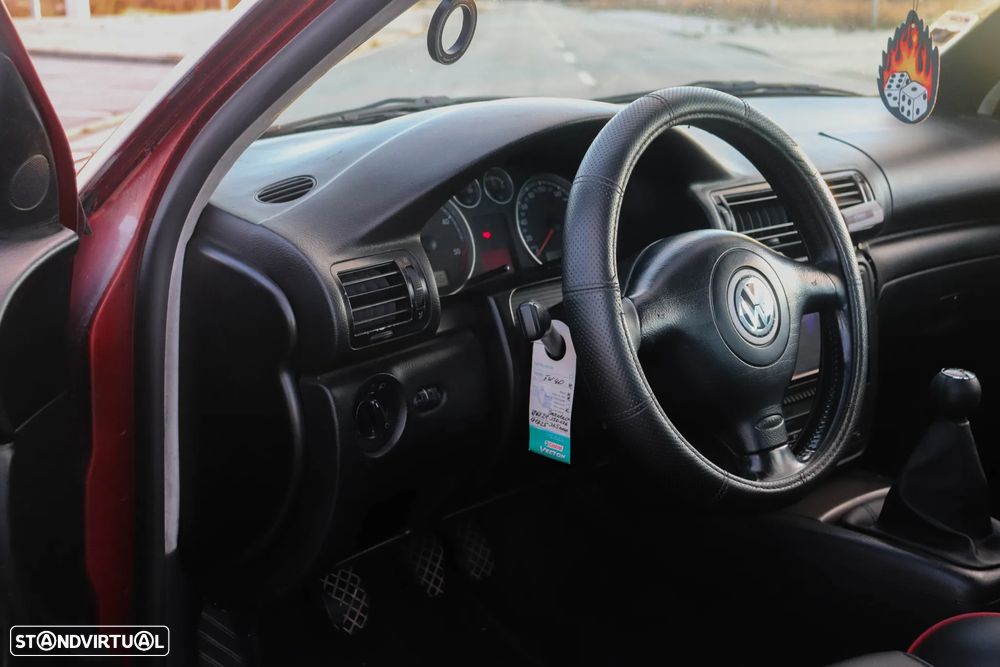 VW Passat 1.9 TDi Highline - 12