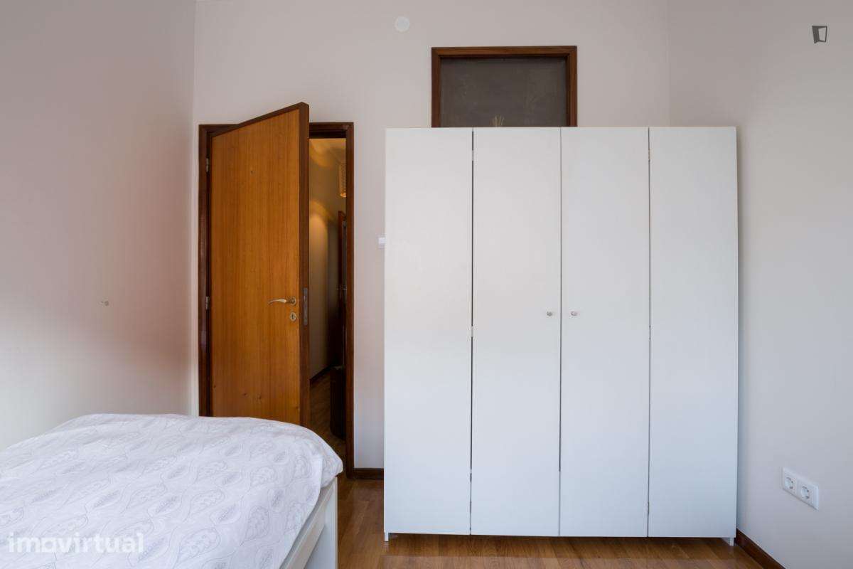 Quarto - localizado em Paranhos Porto - Grande imagem: 3/11