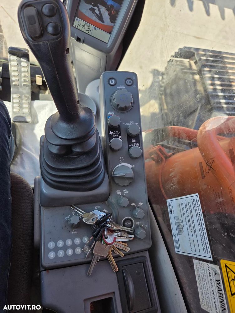 Hitachi 32t, cupa 1,8mc NOUA, 2019, 7.237h, consum mediu 18,6litri/ora, Isuzu 265CP, 3 pompe hidr HITACHI, produs in JAPONIA, lant 80% bun doar 991h deplasare, reviziile facute, inst picon si rotire, antifurt, Ad sapare 8m, AC, leasing 3 ani-PROMOTIE 96.900 - 35