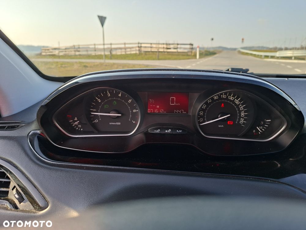 Peugeot 208 - 7