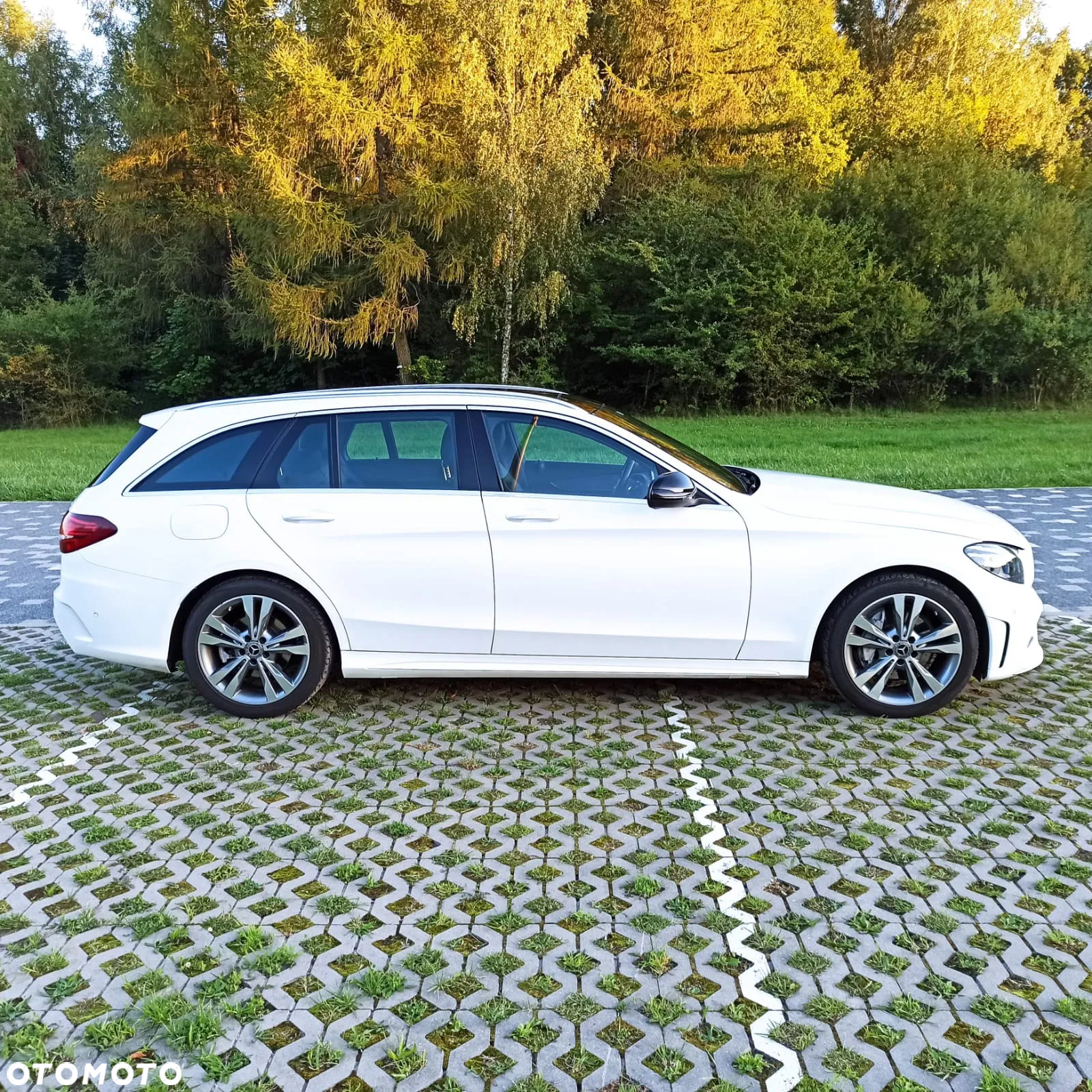 Mercedes-Benz Klasa C 220 d 4Matic T 9G-TRONIC AMG Line - 12
