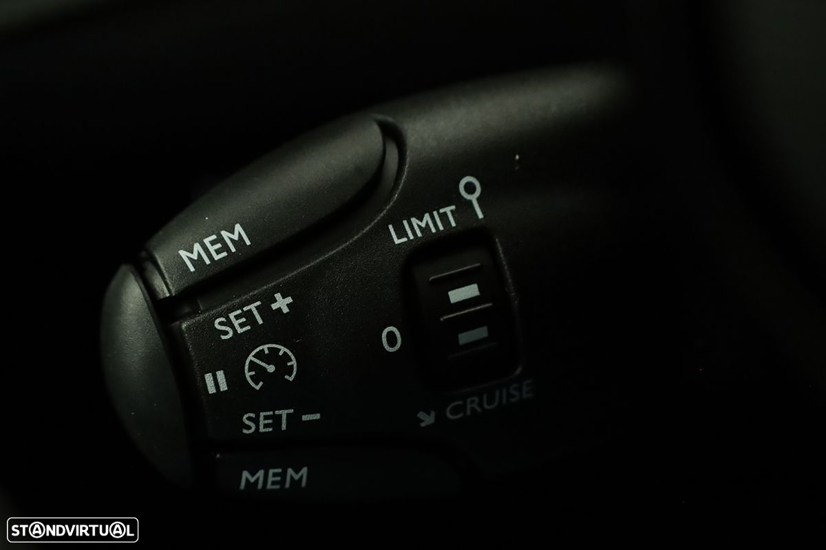 Peugeot 2008 1.2 PureTech Allure - 18