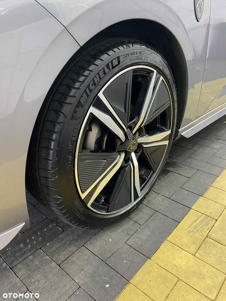 Peugeot 308 - 8