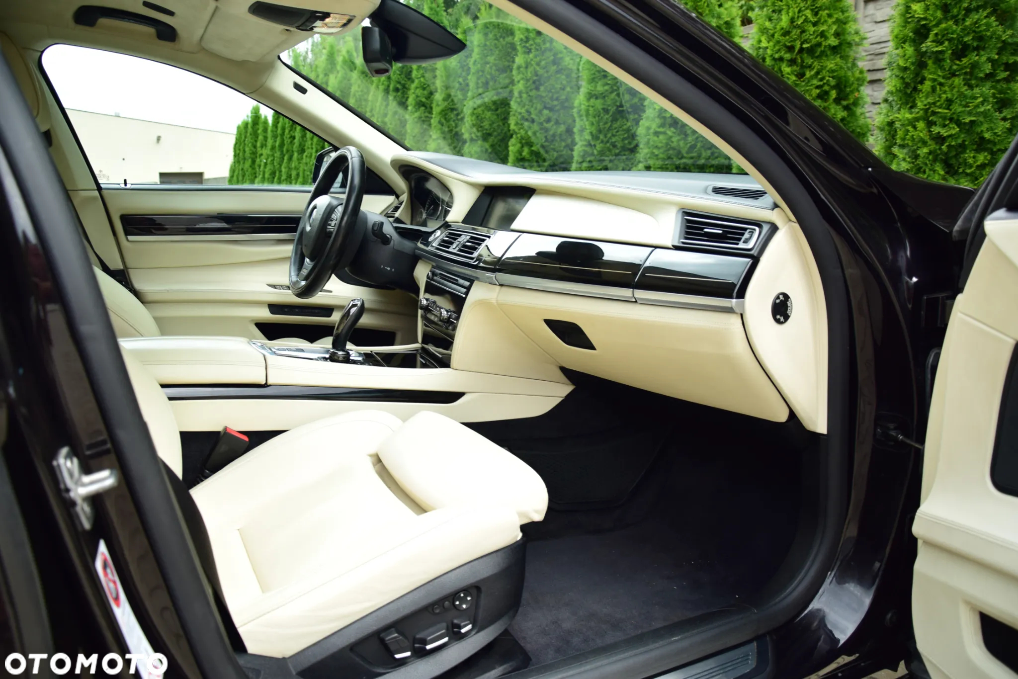 BMW Seria 7 740d - 38