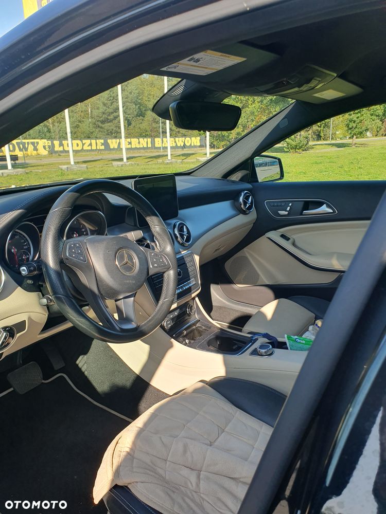 Mercedes-Benz GLA - 23