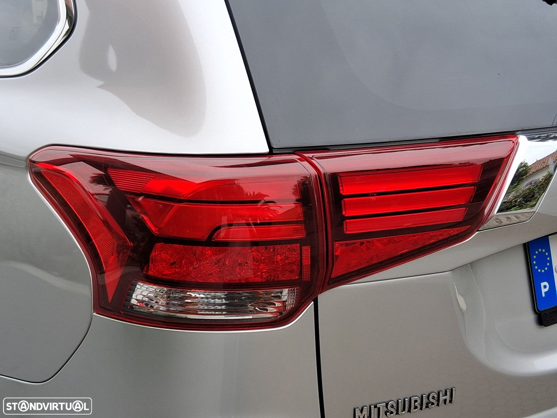 Mitsubishi Outlander 2.4 PHEV Intense - 29