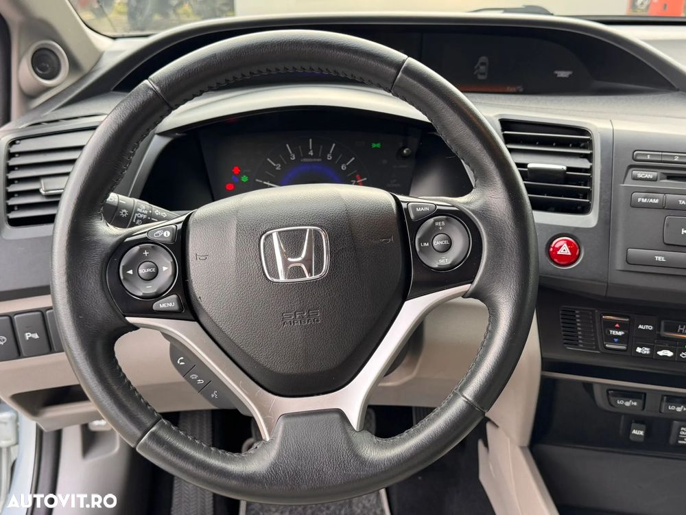 Honda Civic 1.8 ES - 17