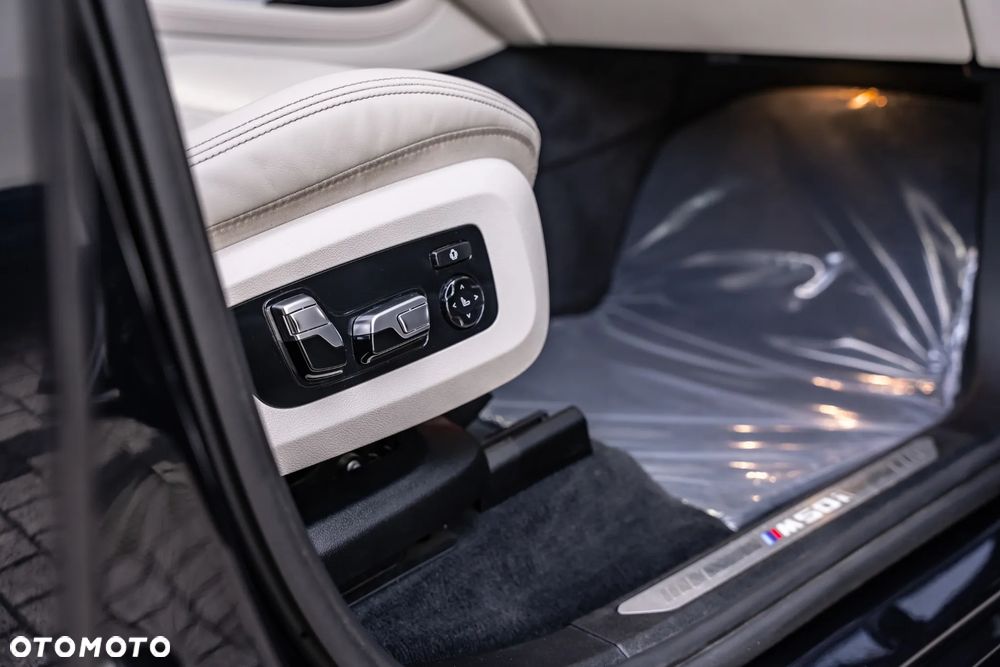 BMW X7 M50i sport - 38