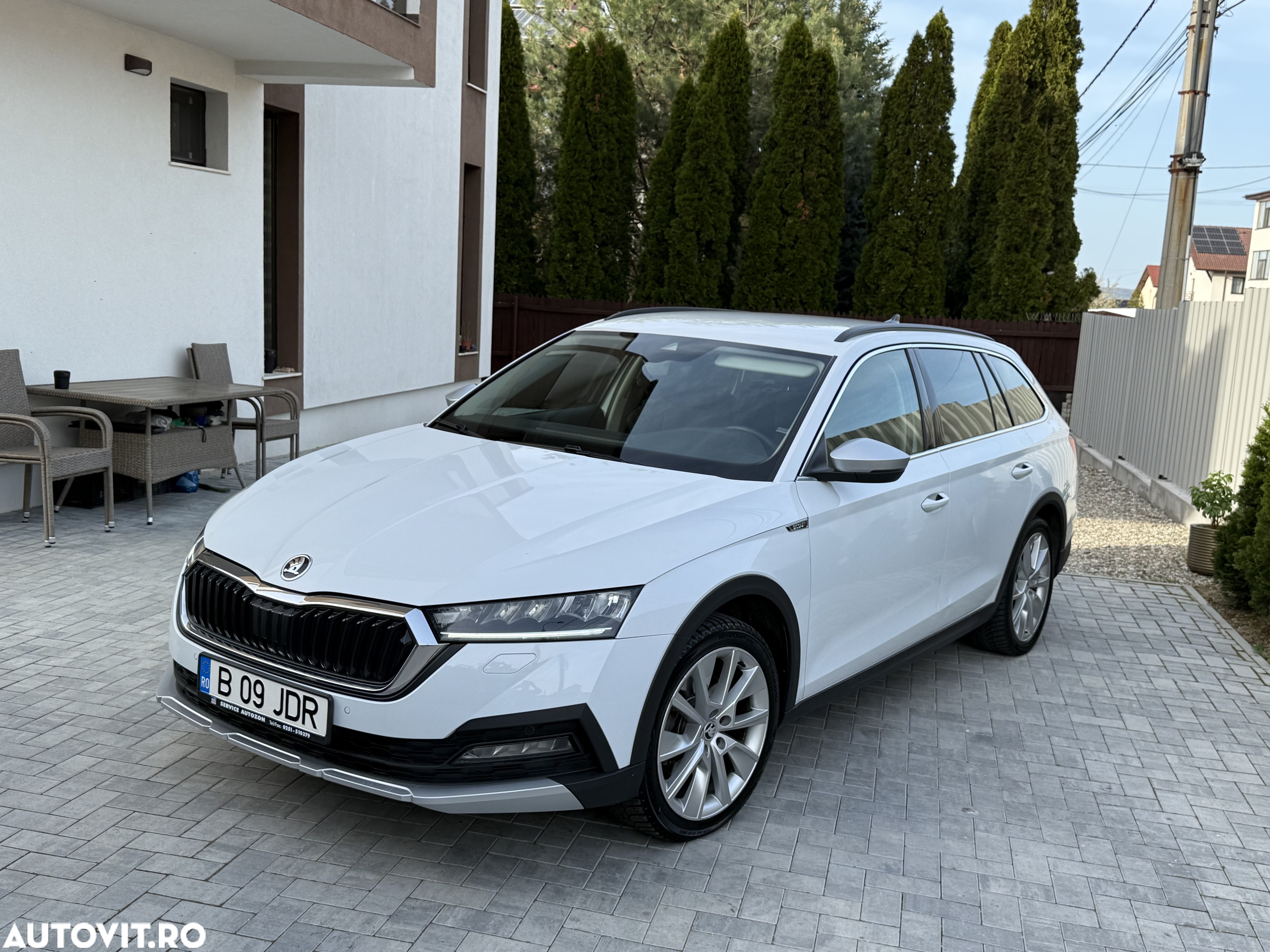 Skoda Octavia Combi 2.0 TDI DSG 4X4 Scout - 3