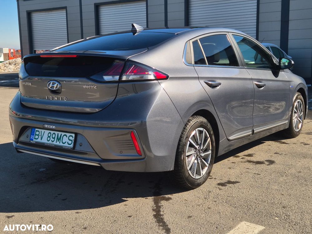 Hyundai IONIQ - 3