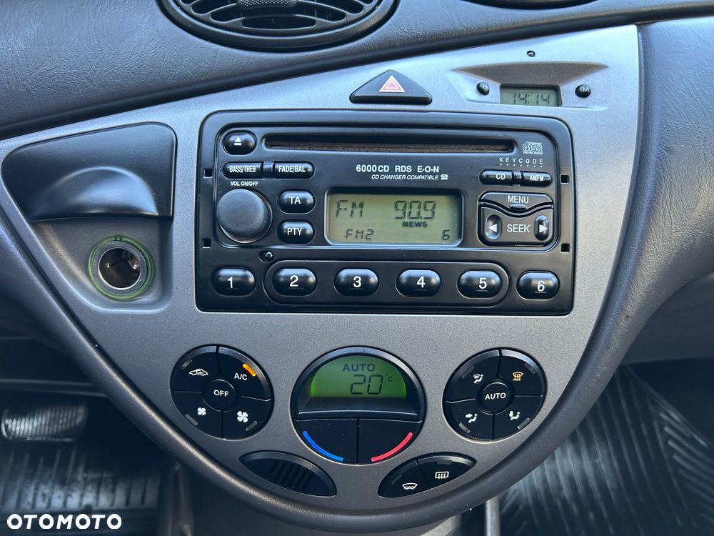 Ford Focus 1.6 Ghia - 11