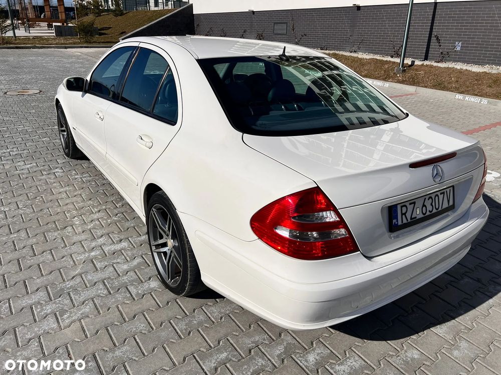 Mercedes-Benz Klasa E 280 CDI T Elegance - 29