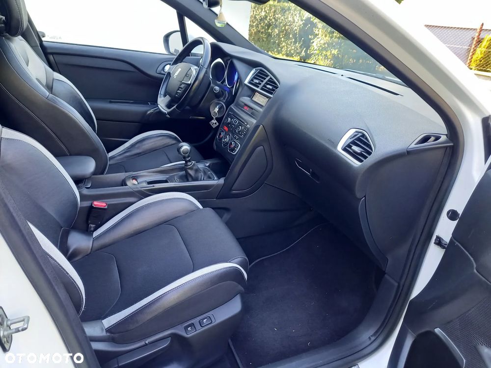 Citroën DS4 HDi 115 SoChic - 25