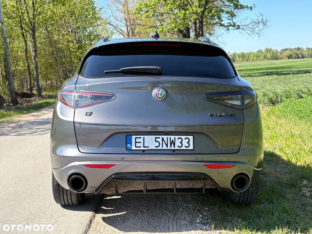 Alfa Romeo Stelvio 2.0 Turbo 16V AT8-Q4 Ti - 6