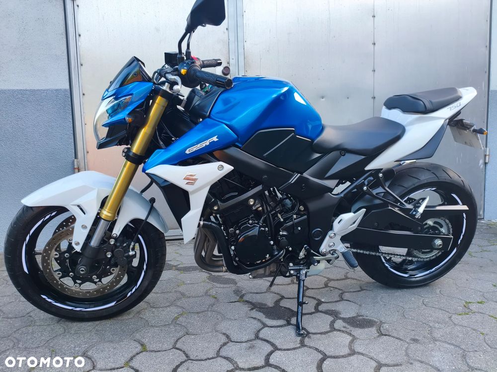 Suzuki GSR - 7