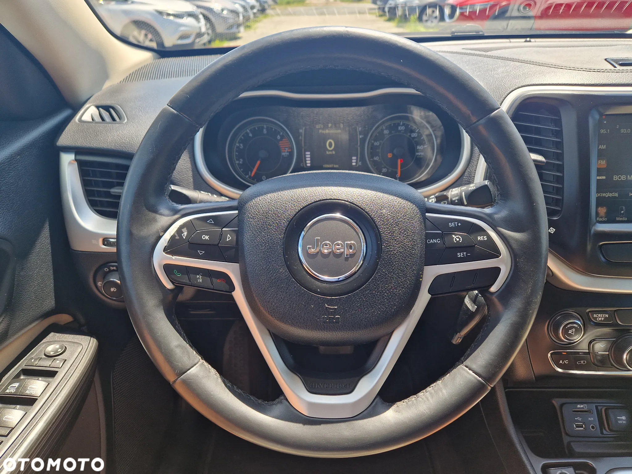 Jeep Cherokee - 12