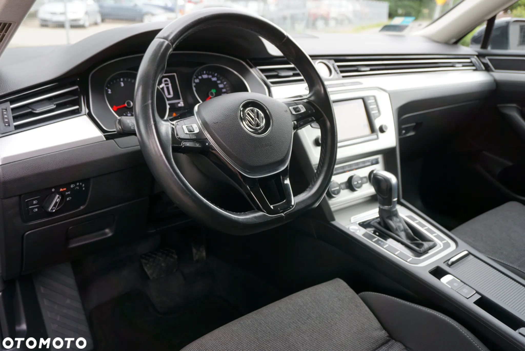 Volkswagen Passat Variant 2.0 TDI SCR DSG Comfortline - 9