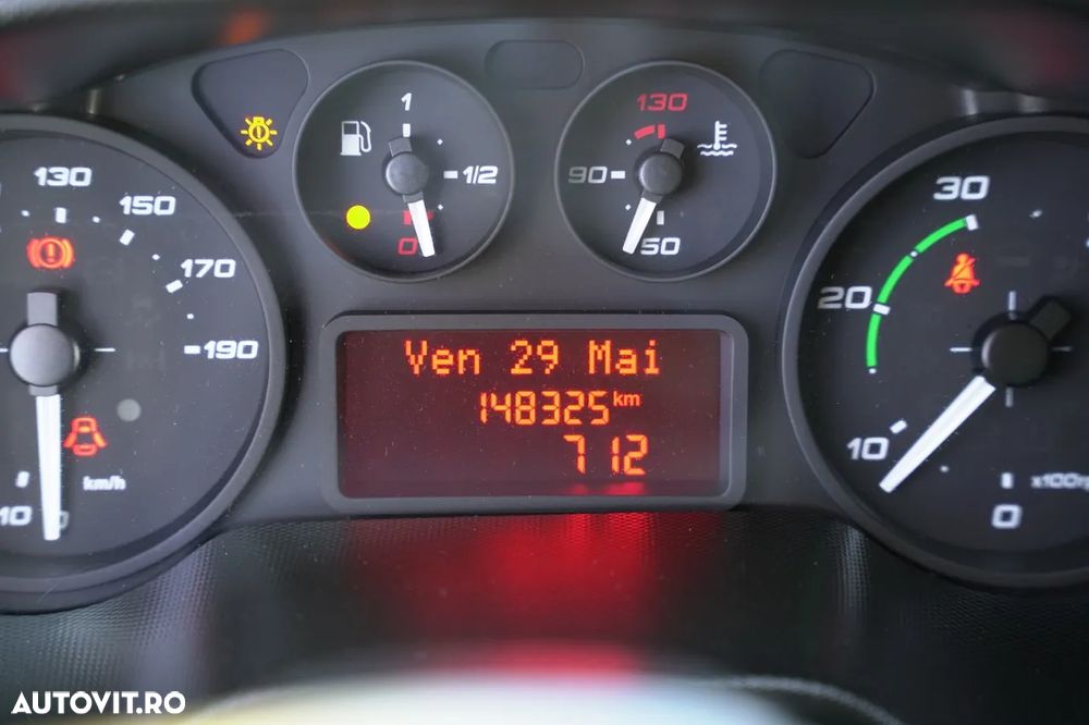 Iveco DAILY 70-150 / FRIGIDER / UNITATE THERMO KING V-300 MAX / TWIN / HIDRAULIC DHOLLANDIA / MASĂ NETĂ: 7.000 kg / 3 LOCURI - 40