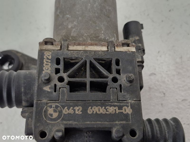 BMW 7 E65 4.4 V8 ZAWÓR POMPKA WODY WEBASTA 6906381 - 3