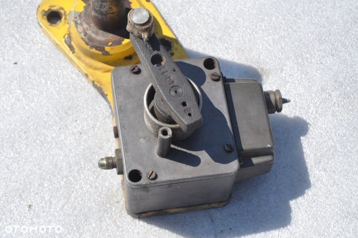CZUJNIK REGULATOR KOMATSU PW75 95 - 3