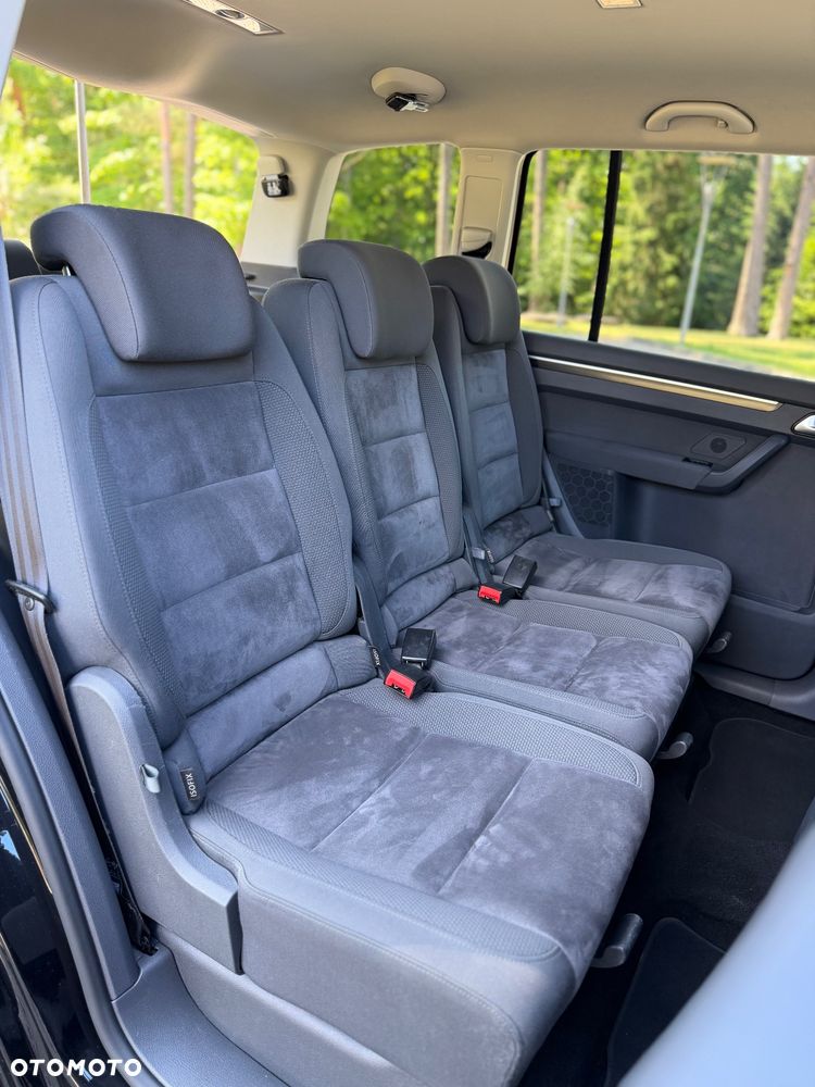 Volkswagen Touran 2.0 TDI Highline - 17