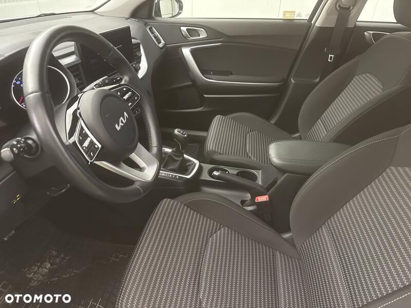 Kia Ceed 1.5 T-GDI M - 11