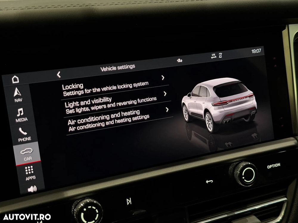 Porsche Macan T - 26