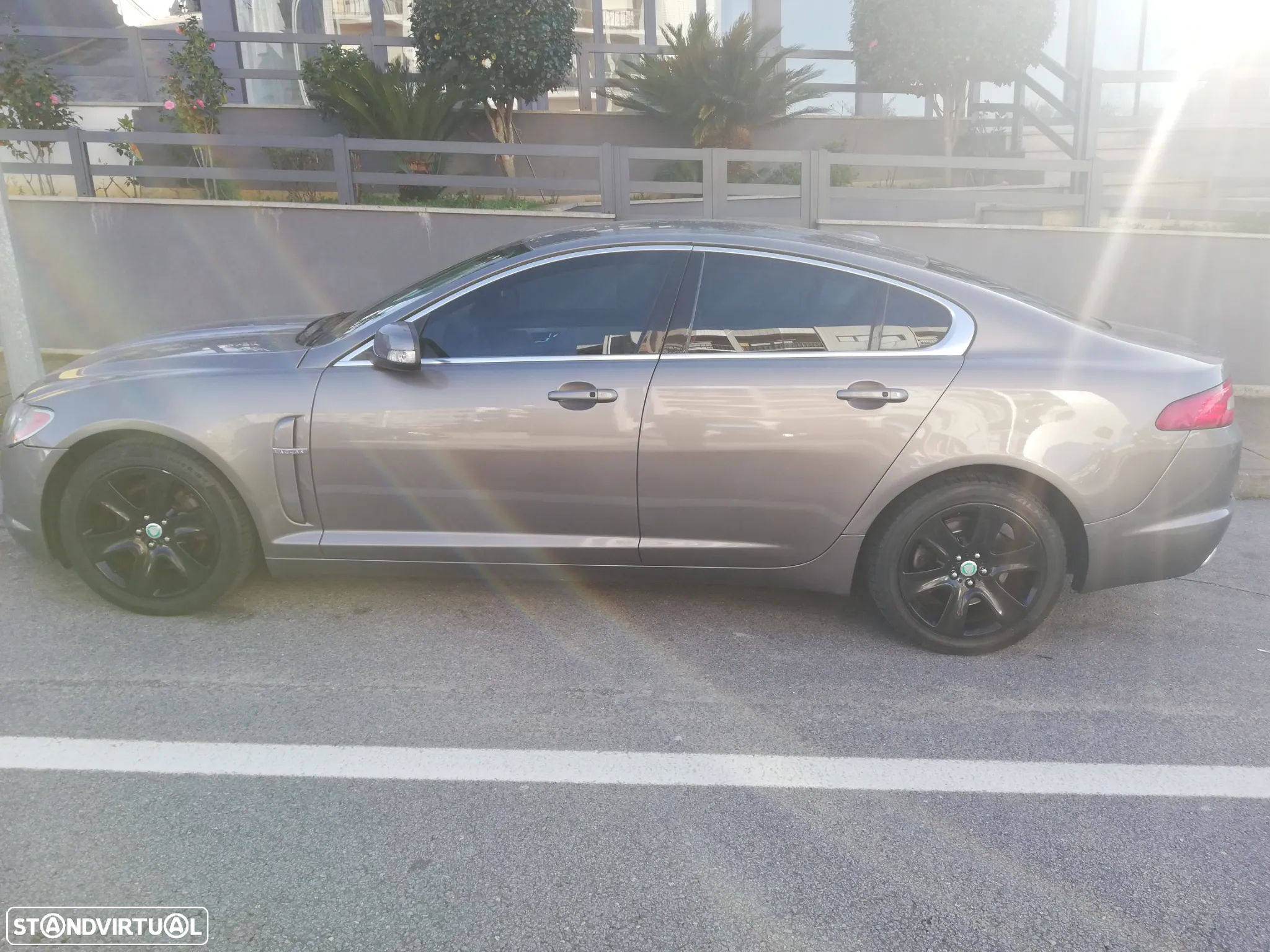 Jaguar XF 2.7 D V6 Premium Luxury - 3