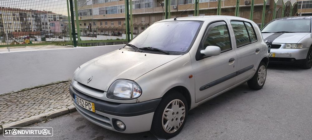 Renault Clio 1.4 RXE - 8