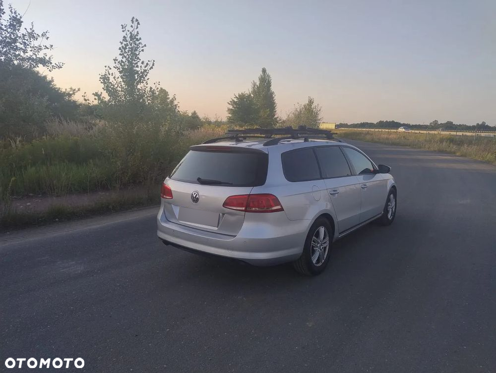 Volkswagen Passat 1.6 TDI Comfortline - 4