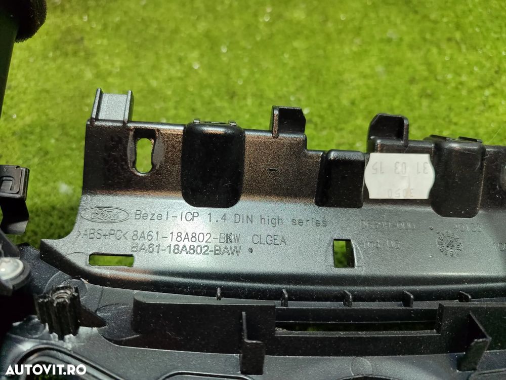 CONSOLA CENTRALA GRILA VENTILATIE / COMENZI FORD FIESTA 1.0 BENZINA 2015 / HACHBACK 3 PORTIERE COD OEM 8A61-18A802-BK / 8A61-A018B08-AF / 2012-2019 - 8