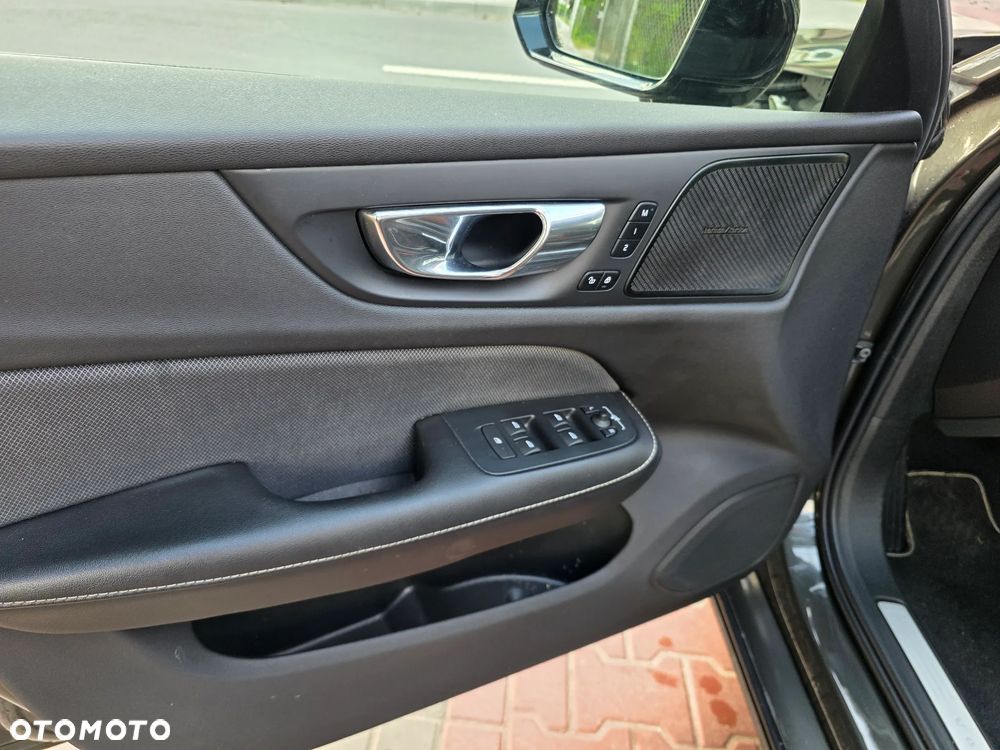 Volvo S60 B4 B R-Design - 23