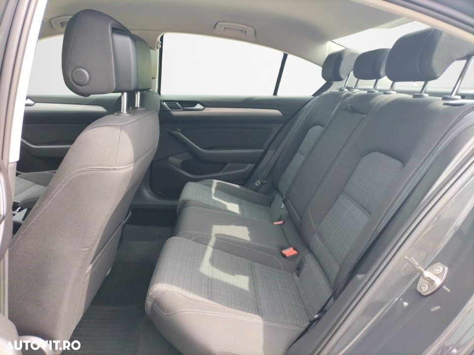 Volkswagen Passat - 13