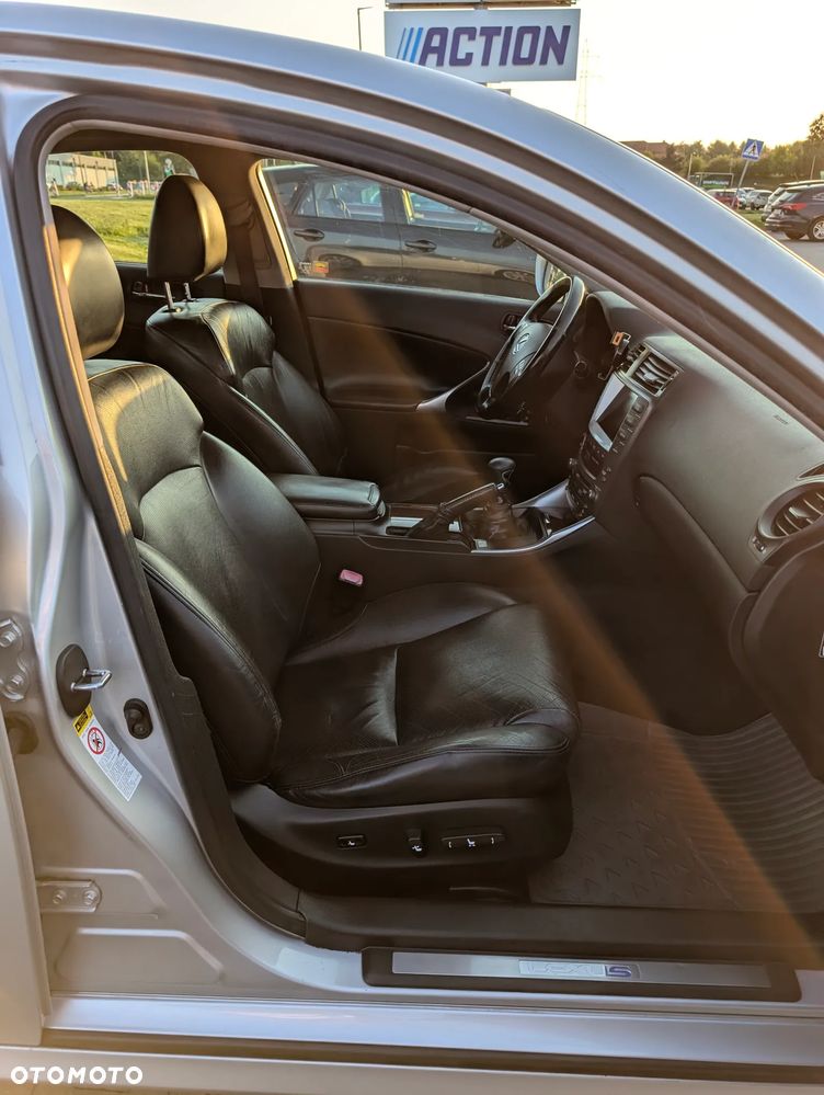 Lexus IS 220 D Prestige - 16