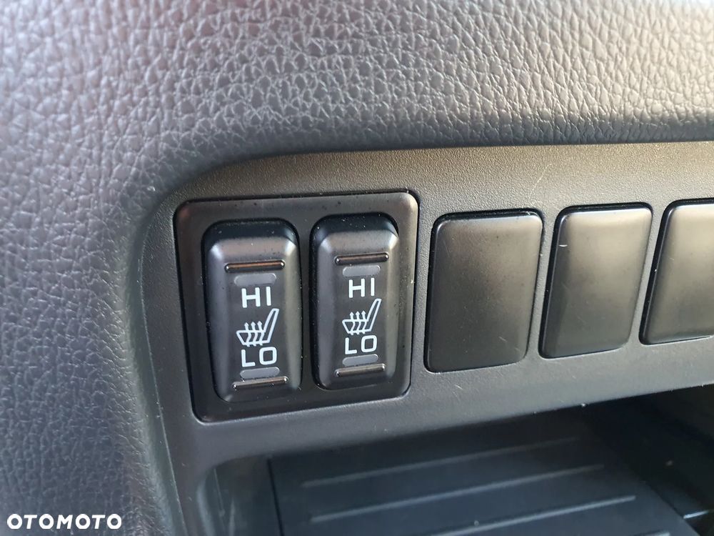 Mitsubishi L200 - 23