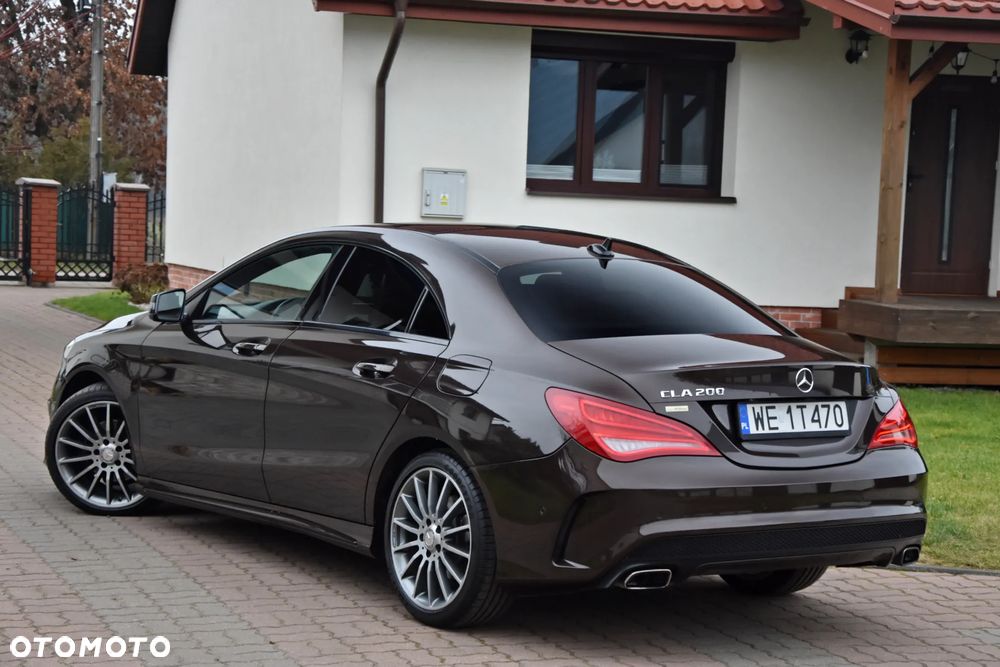 Mercedes-Benz CLA 200 7G-DCT AMG Line - 10