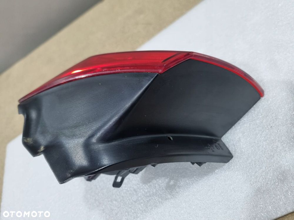 LAMPA PRAWA TYŁ VW GOLF VII USZKODZONA - 3