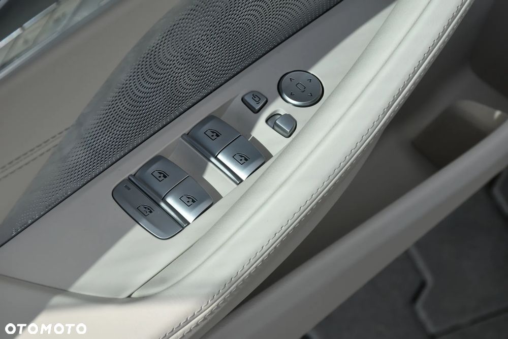 BMW Seria 8 - 18