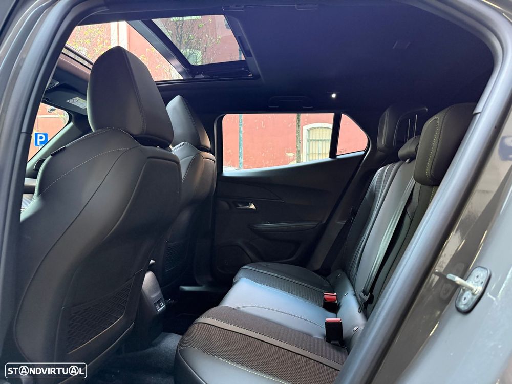 Peugeot 2008 1.2 PureTech GT EAT8 - 11